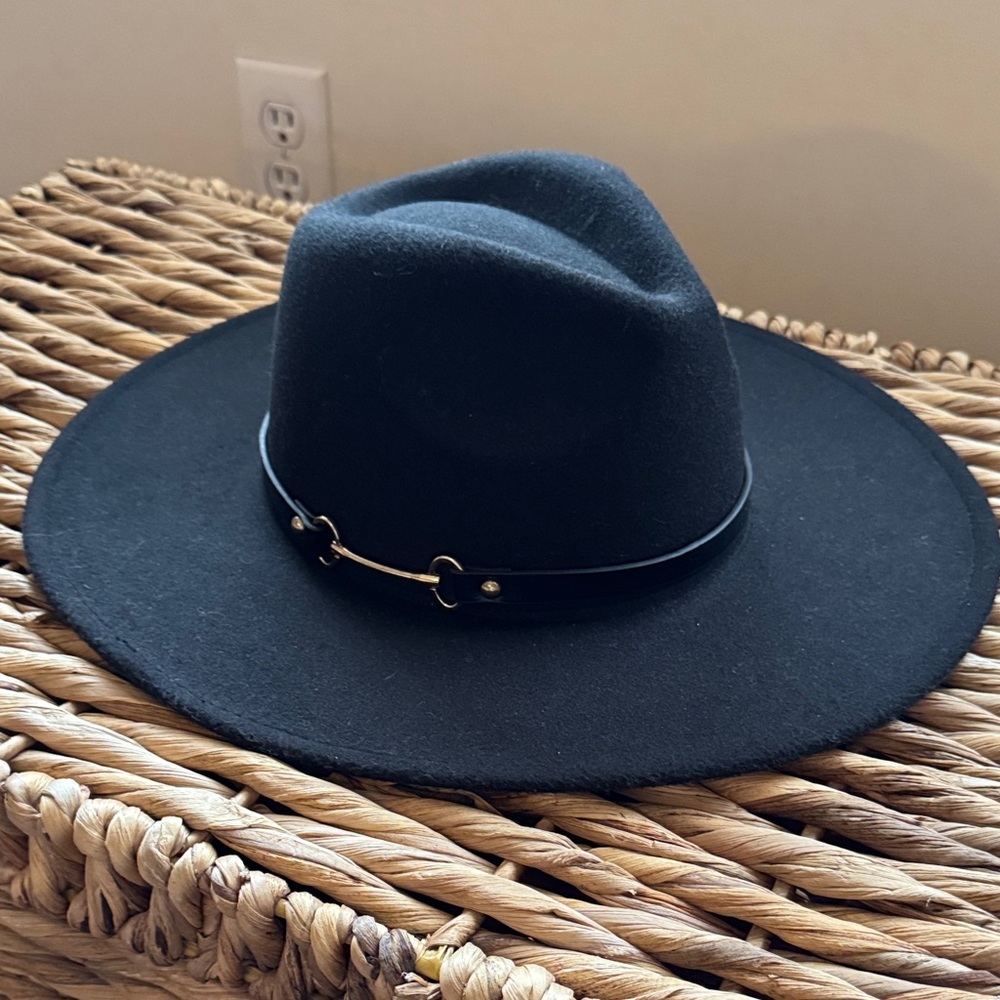 Elegant Black Wide-Brim Hat